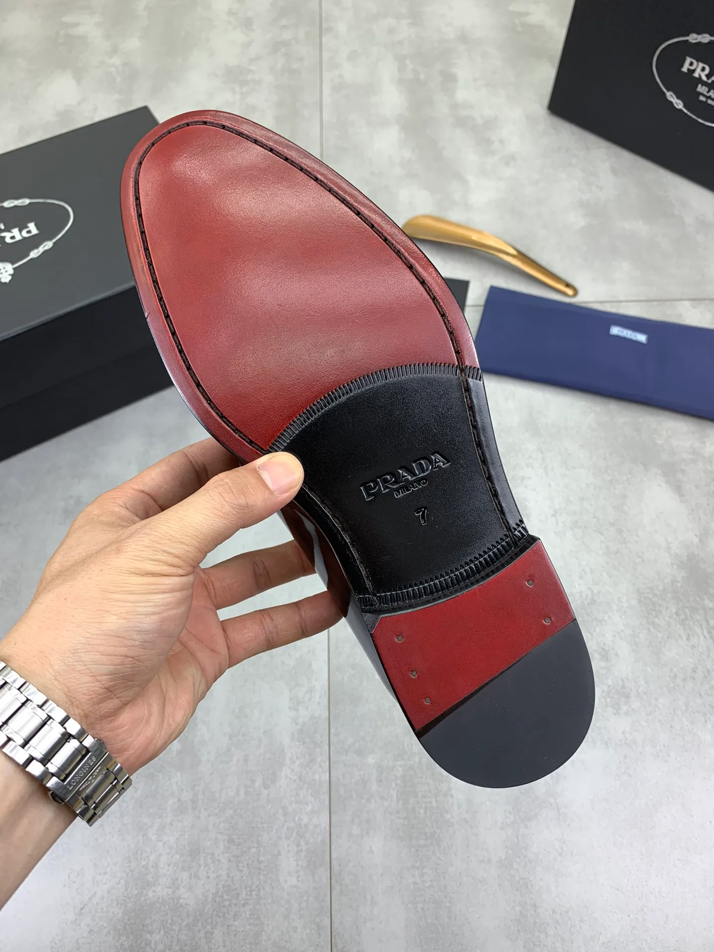 Factory price P920 💰 (high-grade genuine leather outsole) original quality, top version 🔱 ＰＲＡＤＡPrada. Men's business casual leather shoes, top quality products. 1:1 shipment⬆️Luxurious and noble👞All imported original brand fabrics, just to create a more comfortable wearing experience. Upper: original comfortable open-edge beaded calfskin➕Top imported water-dyed full cow lining, original lightweight and comfortable high-grade genuine leather outsole✔️Number: 39-44 (38.45.46 can be customized)